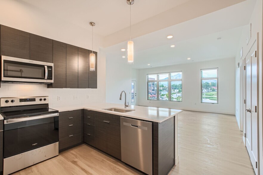 More Photos Of 920 Highway 133, Carbondale Apartments For Sale