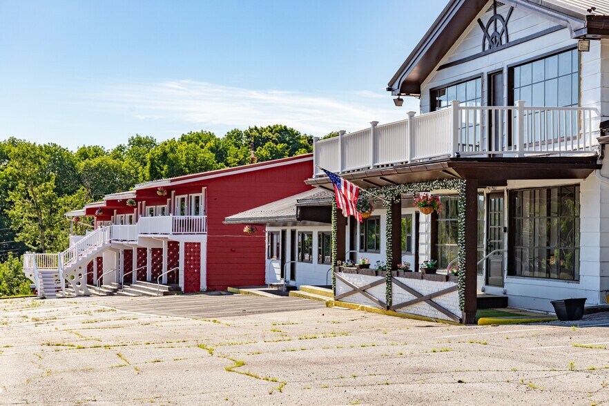 More Photos Of 196 US Route 1, Bucksport Hotel For Sale