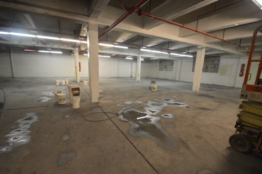 More Photos Of 805 E 139th St, Bronx Showroom For Lease