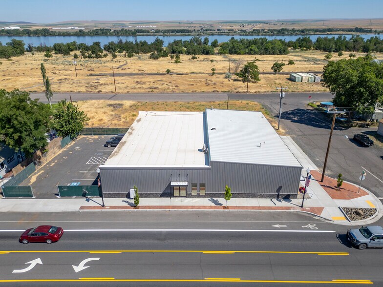 Primary Photo Of 323 6th St, Umatilla Industrial For Lease