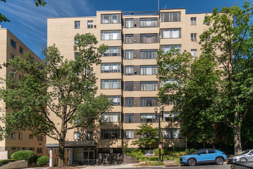 More Photos Of 2712 Wisconsin Ave NW, Washington Apartments For Sale