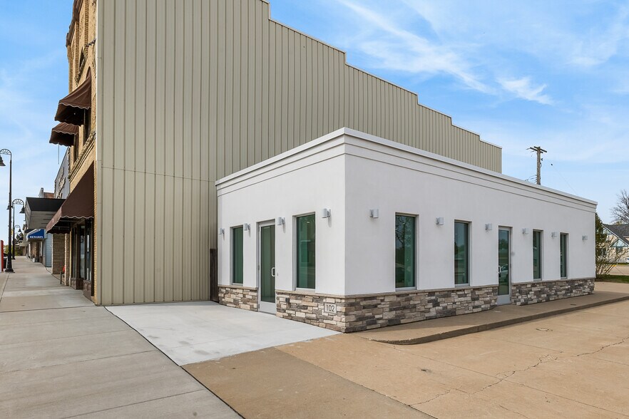 More Photos Of 102 W Wisconsin Ave, Kaukauna General Retail For Sale