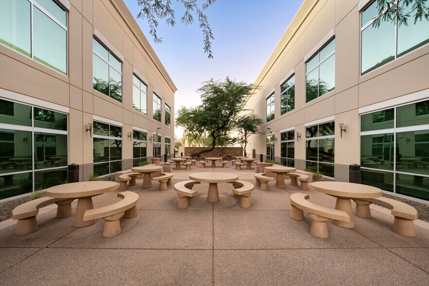 More Photos Of 2600 W Geronimo Pl, Chandler Flex For Lease