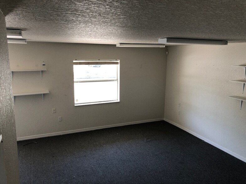 More Photos Of 4100-4140 Lamson Ave, Spring Hill Medical For Lease