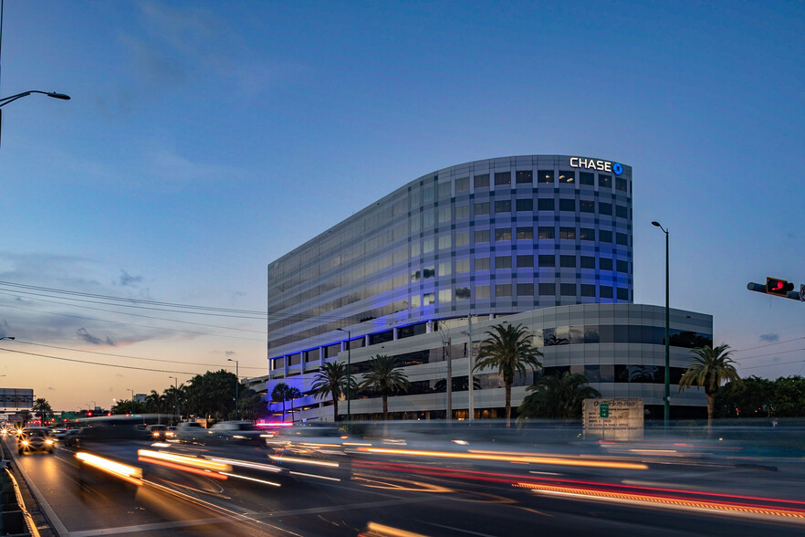 Primary Photo Of 19495 Biscayne Blvd, Aventura Office For Lease