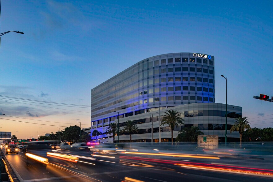 More Photos Of 19495 Biscayne Blvd, Aventura Office For Lease