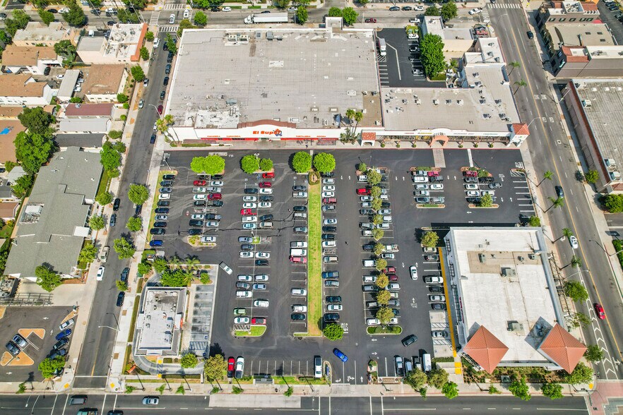 More Photos Of 317 San Fernando Mission Blvd, San Fernando Storefront For Lease