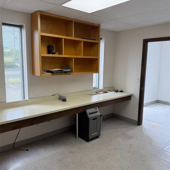 More Photos Of 1027 S Kerr Ave, Wilmington Showroom For Lease
