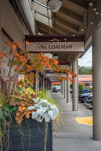 More Photos Of 6917-6979 Coal Creek Pky SE, Newcastle General Retail For Lease