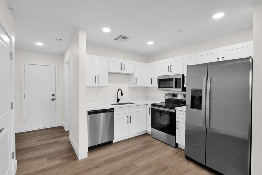 More Photos Of 410 W Hadley St, Phoenix Apartments For Sale