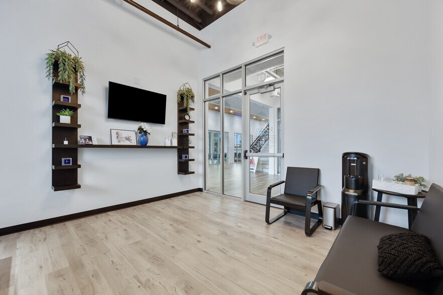 More Photos Of 9425 Sandifur Pky, Pasco Office For Sale