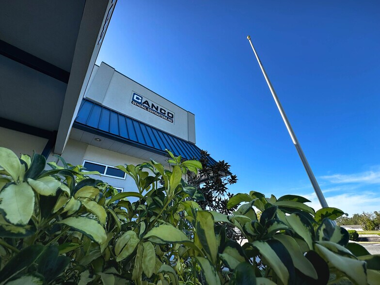 More Photos Of 3930 S Pipkin Rd, Lakeland Light Distribution For Sale
