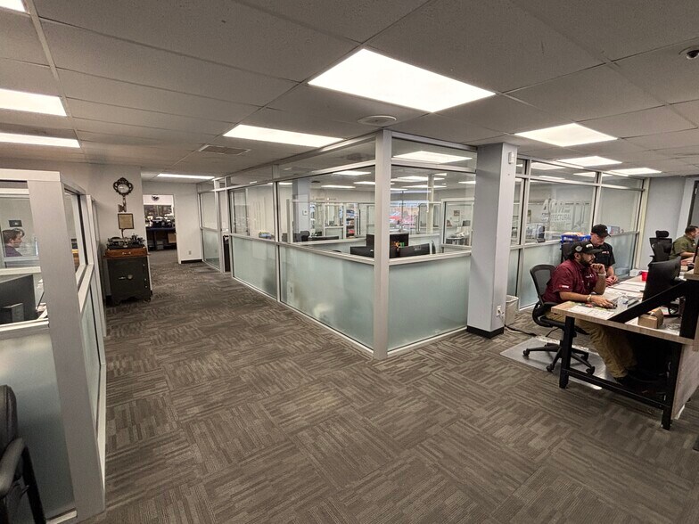 More Photos Of 1006 W 34th St, Houston Warehouse For Sale