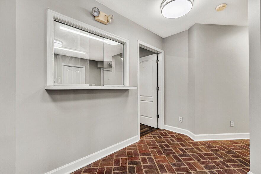 More Photos Of 5034 Williamson Rd NW, Roanoke Office For Lease