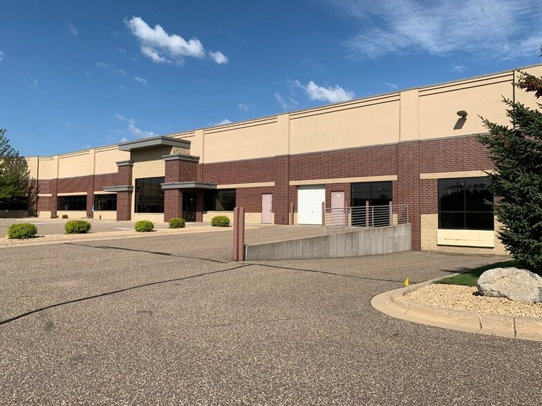 More Photos Of 3000 Ames Crossing Rd, Eagan Research And Development For Lease