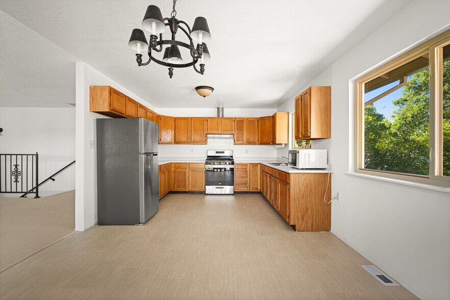 More Photos Of 611 Hendley St, Santa Rosa Apartments For Sale
