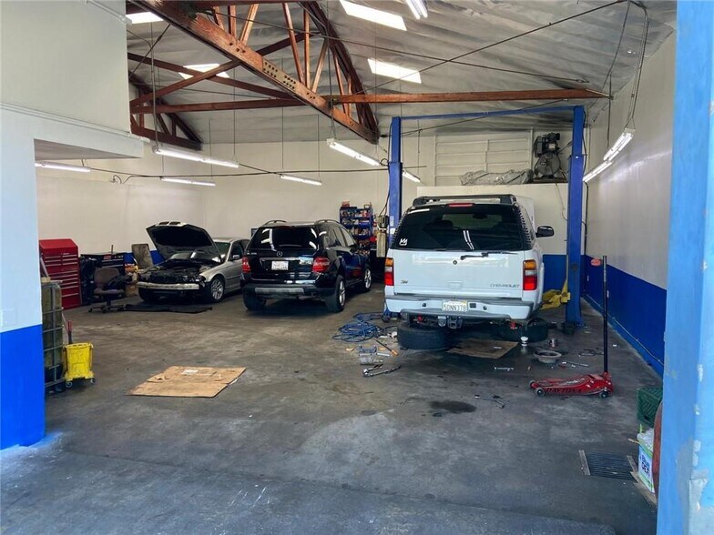 More Photos Of 8940 National Blvd, Los Angeles General Retail For Sale