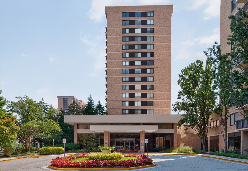 More Photos Of 3713 S George Mason Dr, Falls Church Apartments For Sale
