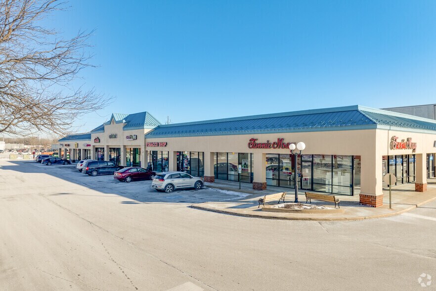 More Photos Of 1505-1525 US Highway 41, Schererville Department Store For Lease
