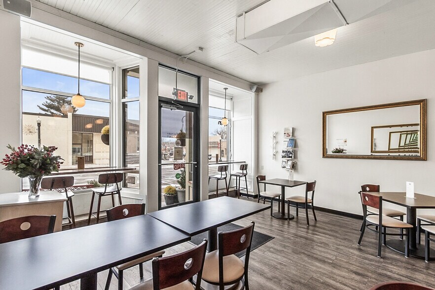 More Photos Of 618 Oak St, Baraboo General Retail For Sale