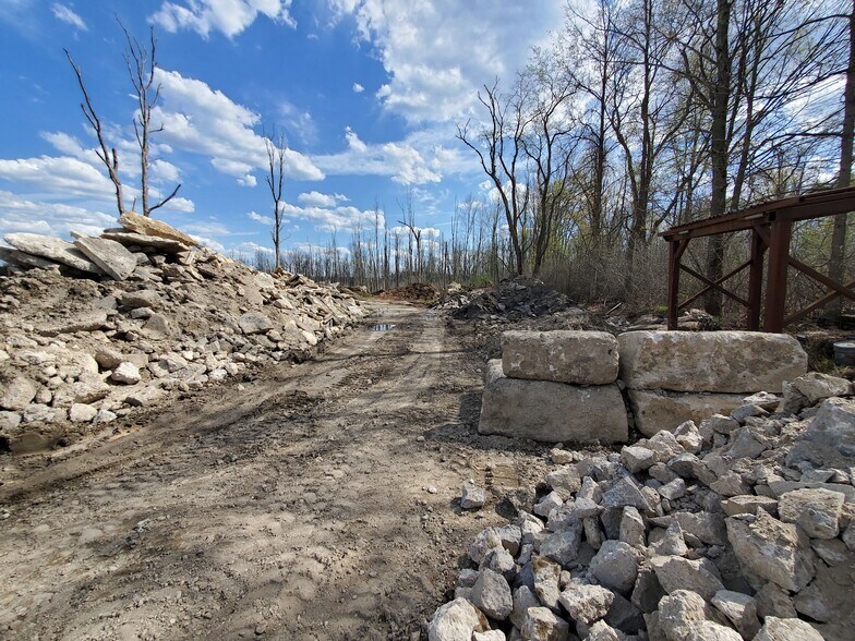 More Photos Of 12989 Mayfield Rd, Chardon Warehouse For Sale