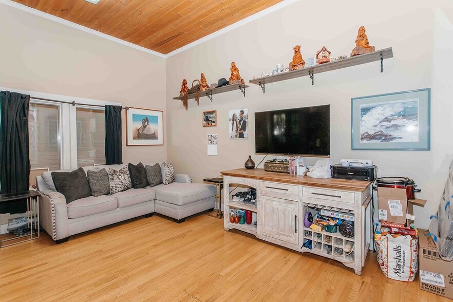 More Photos Of 807 Main St, Ouray Flex For Sale