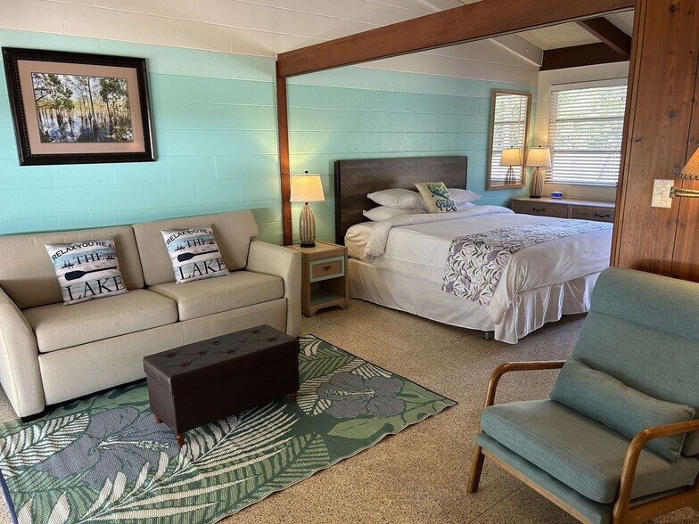 More Photos Of 1485 Lakeview Dr, Deland Hotel For Sale