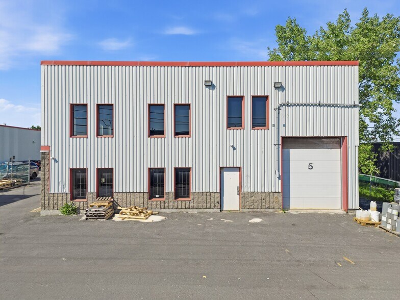 More Photos Of 605 Boul Guimond, Longueuil Warehouse For Sale