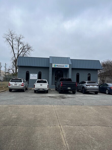 Primary Photo Of 415 Flint Ave, Albany Office For Sale