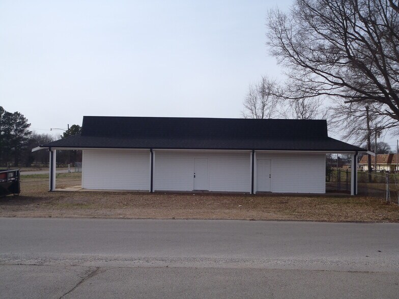 More Photos Of 2025 McLarty Dr, Newport Office For Sale