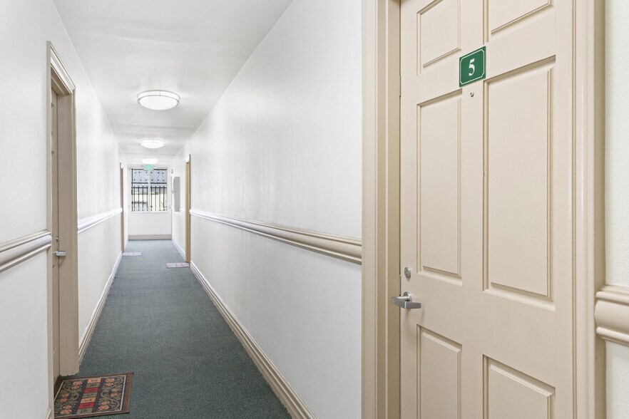 More Photos Of 947 W 30th St, Los Angeles Apartments For Sale