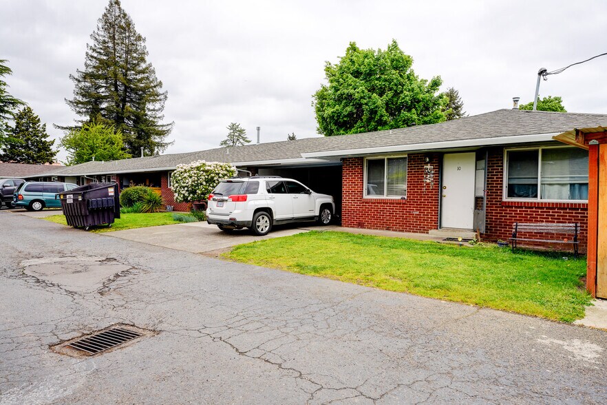 More Photos Of 1049 SE Walnut St, Hillsboro Apartments For Sale