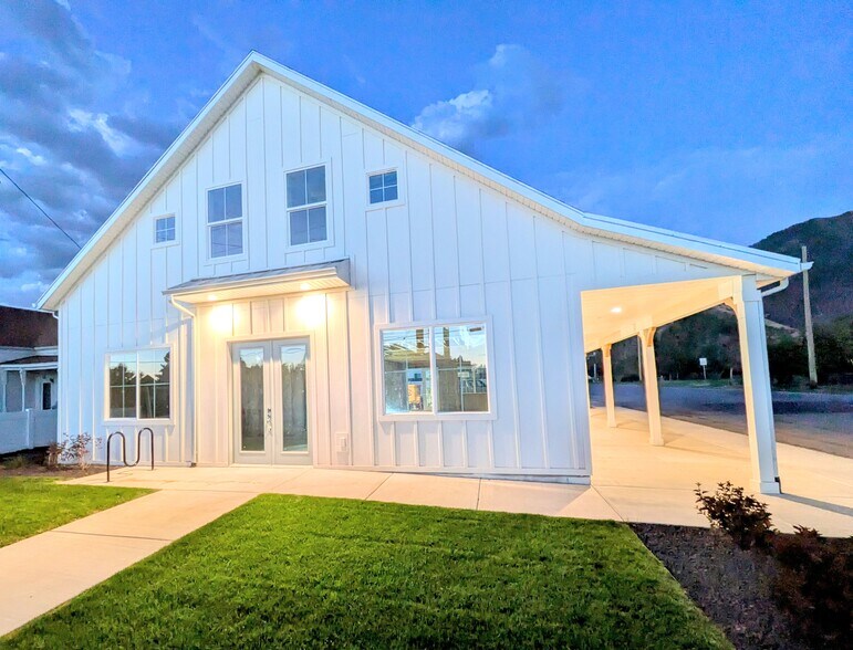 More Photos Of 410 N Main St, Mapleton Flex For Lease