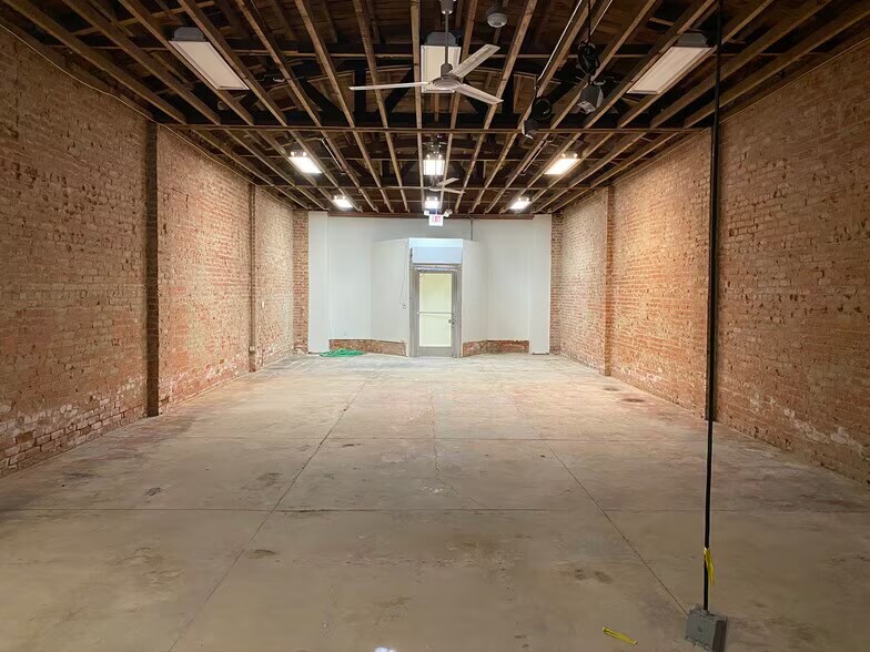 More Photos Of 4875 W Washington Blvd, Los Angeles Storefront For Lease