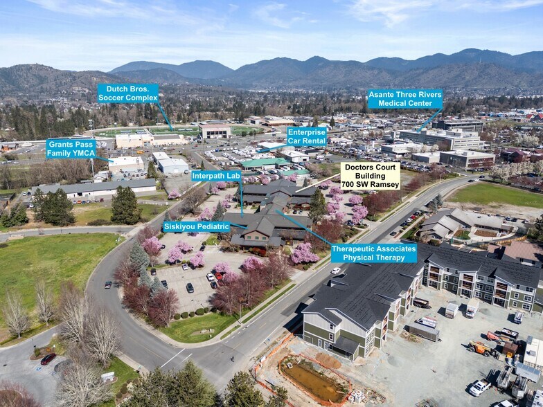 More Photos Of 700 SW Ramsey Ave, Grants Pass Medical For Lease