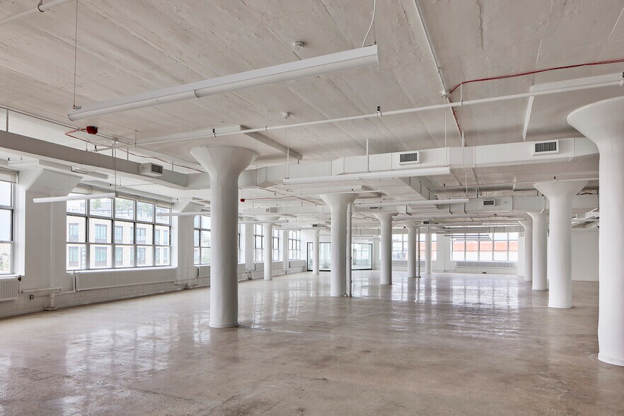 More Photos Of 37-18 Northern Blvd, Long Island City Office For Lease