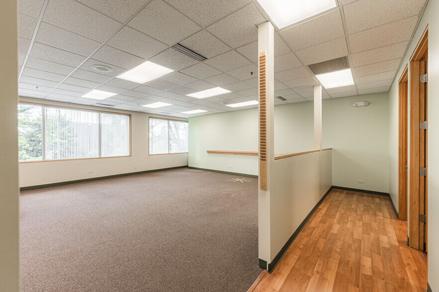 More Photos Of 290 Springfield Dr, Bloomingdale Medical For Lease