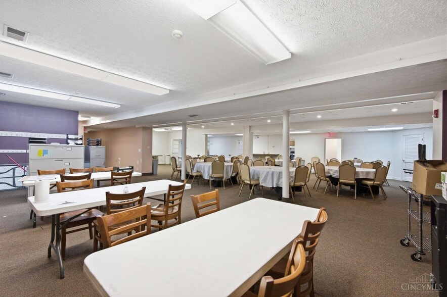 More Photos Of 810 N Broadway St, Lebanon Religious Facility For Sale