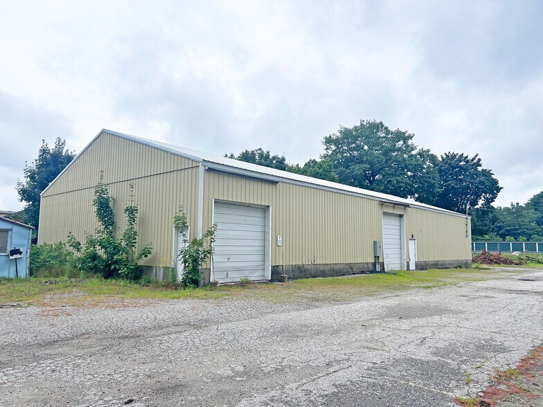 Primary Photo Of 44 Strawberry Ave, Lewiston Warehouse For Lease