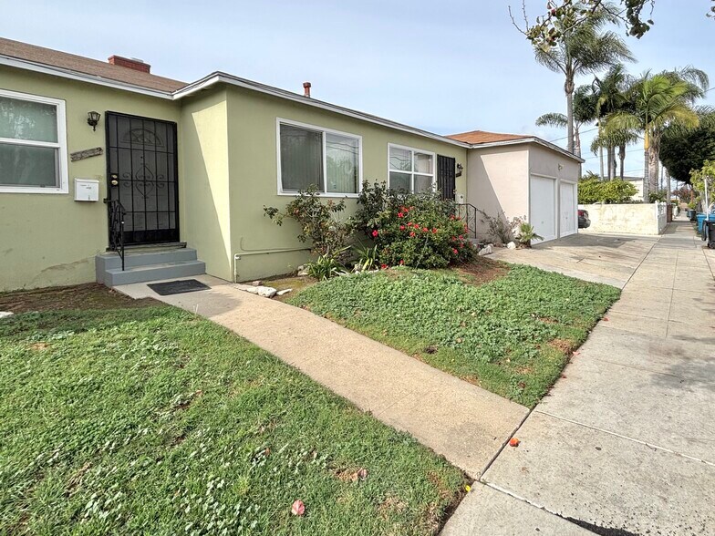 More Photos Of 11533 Truro Ave, Hawthorne Apartments For Sale