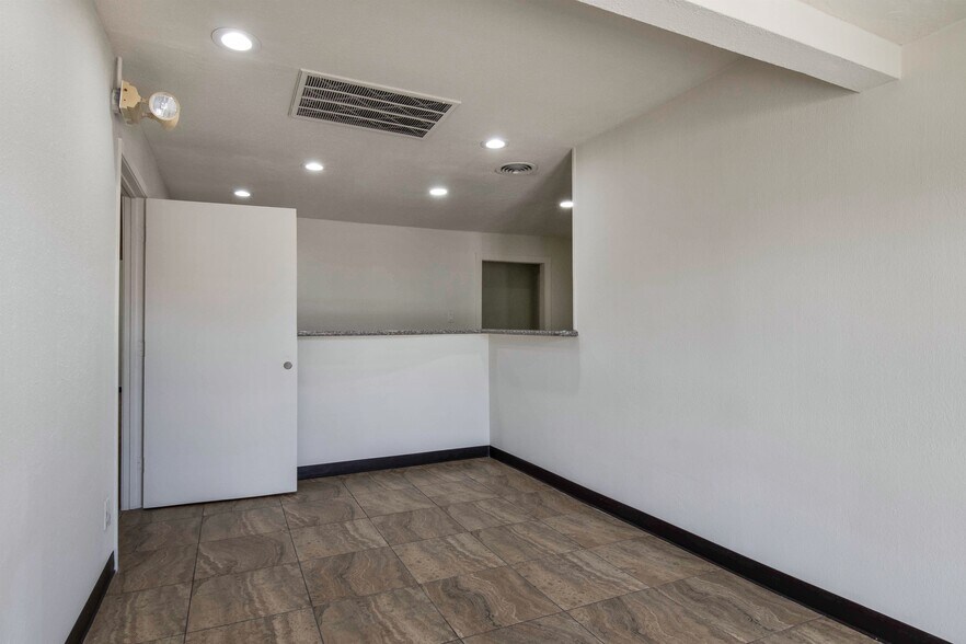 More Photos Of 825 Fairmont Pkwy, Pasadena Office For Sale