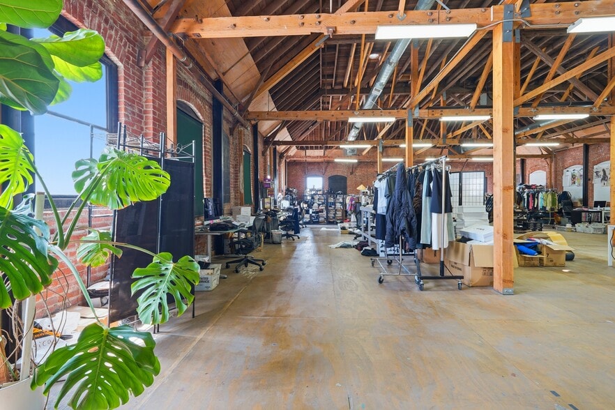 More Photos Of 714 Ducommun St, Los Angeles Manufacturing For Lease