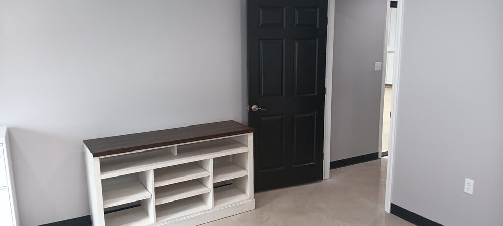 More Photos Of 1339 4th Ave, New Kensington Light Distribution For Sale