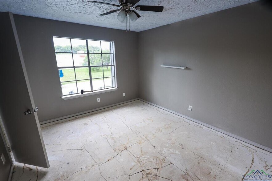 More Photos Of 222 W Gilmer St, Big Sandy Apartments For Sale