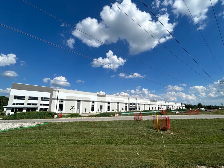 More Photos Of N102W19200 Willow Creek Pky, Germantown Manufacturing For Lease