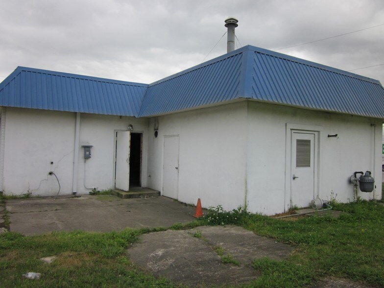 More Photos Of 311 S Burnside Ave, Gonzales Freestanding For Lease