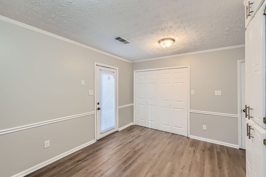 More Photos Of 8537 Pineland Dr, Jonesboro Apartments For Sale