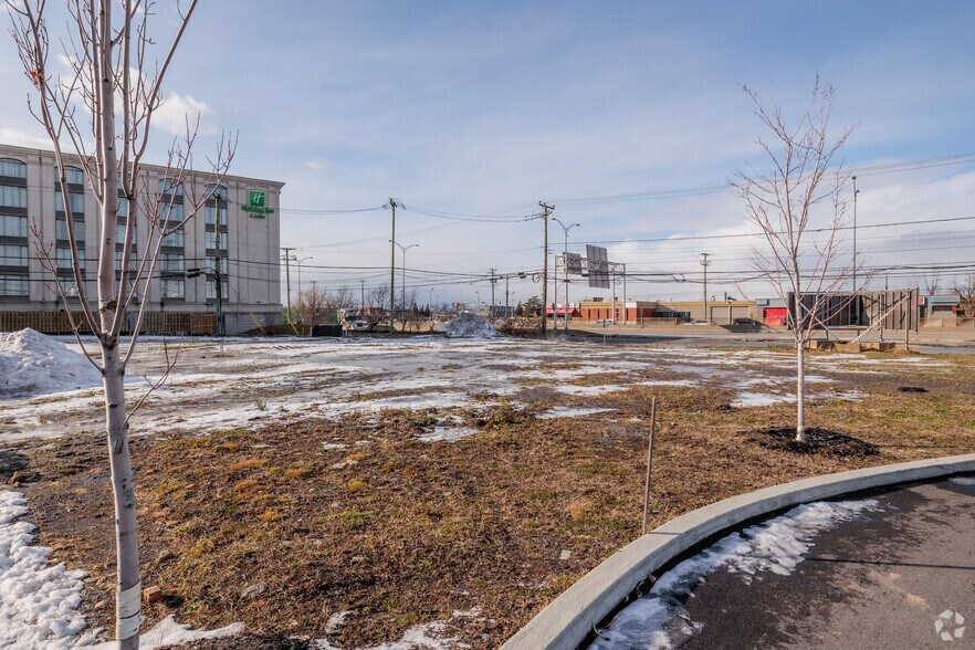 More Photos Of Ch De La Côte-de-Liesse, Montréal Land For Sale