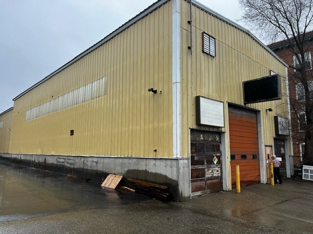 More Photos Of 35-39 Ontario st, Cohoes Showroom For Sale