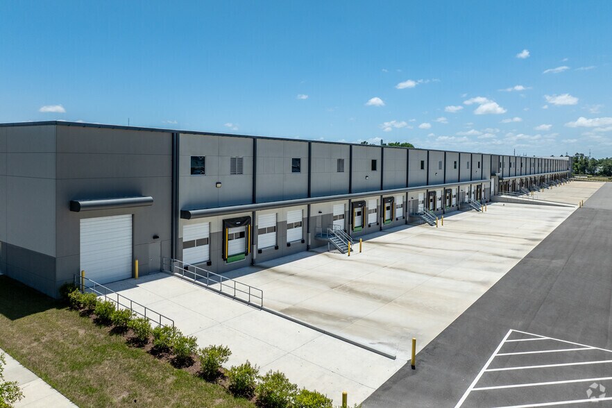 More Photos Of 2983 Faye Rd, Jacksonville Warehouse For Lease